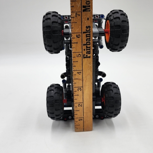 LEGO TECHNIC: Lego Monster Jam Max-D (42119)  |  Assembled - Picture 2 of 8